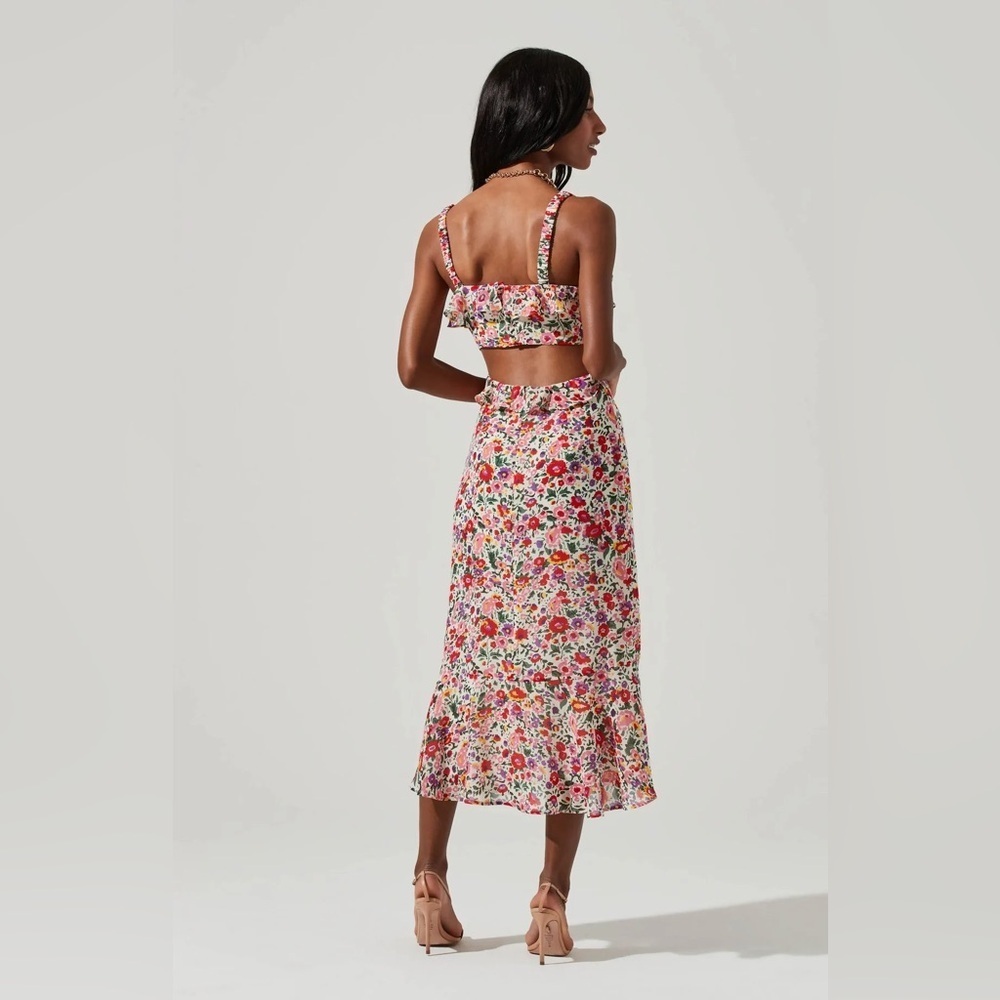 ASTR Wildflower Midi Dress In Red Floral - Picture 5 of 9